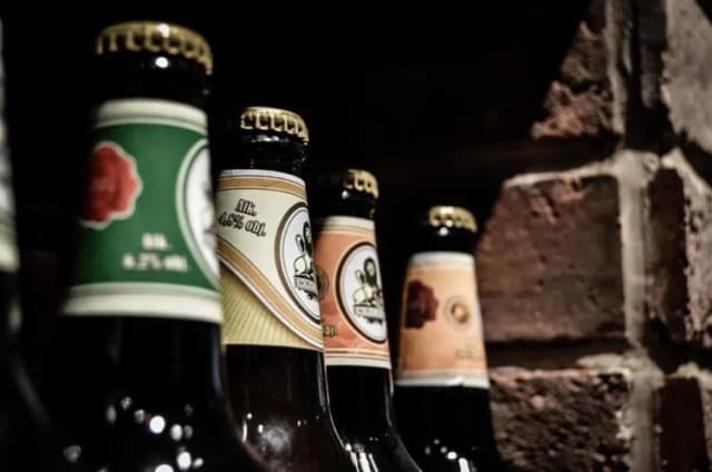 Czy w piwie 0 jest alkohol? Prawda o bezalkoholowych napojach